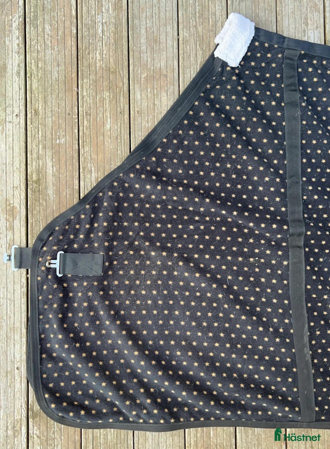 Täcken hästutrustning till salu: Fleecetäcken med stjärnor  i Vallentuna - Annons 2