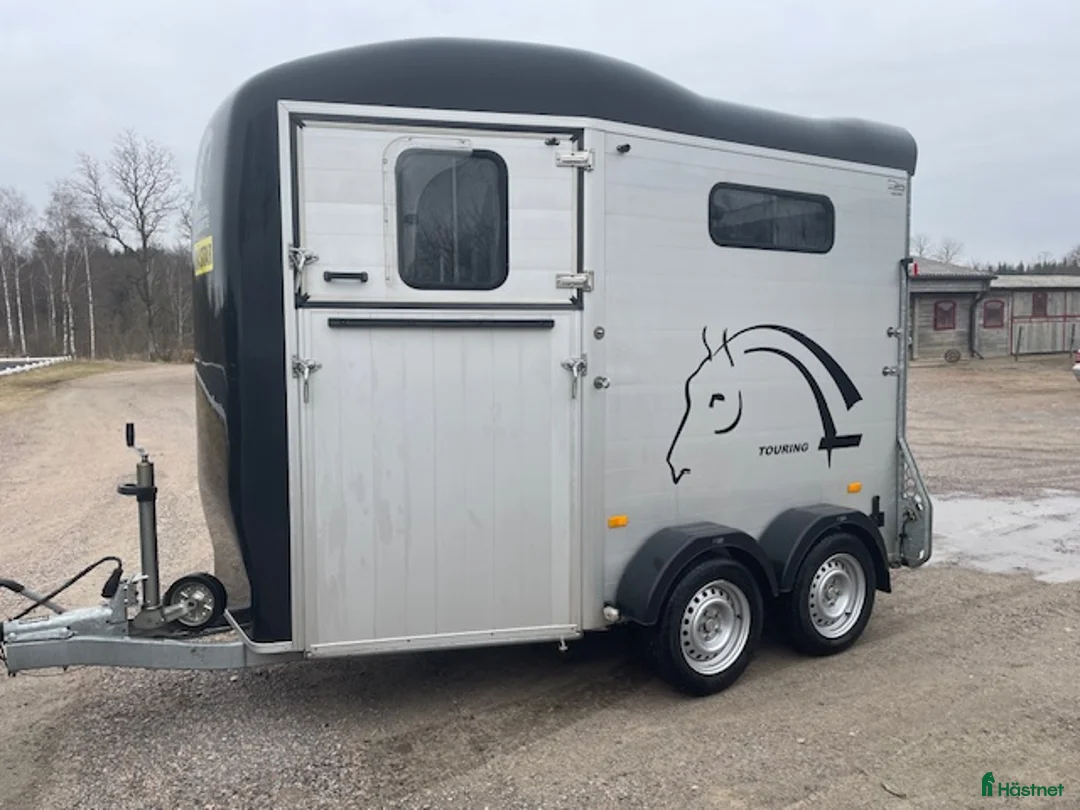 Hästtransporter  fordon & transport till salu: Fronturlastning och sadelkammare! - Annons 5