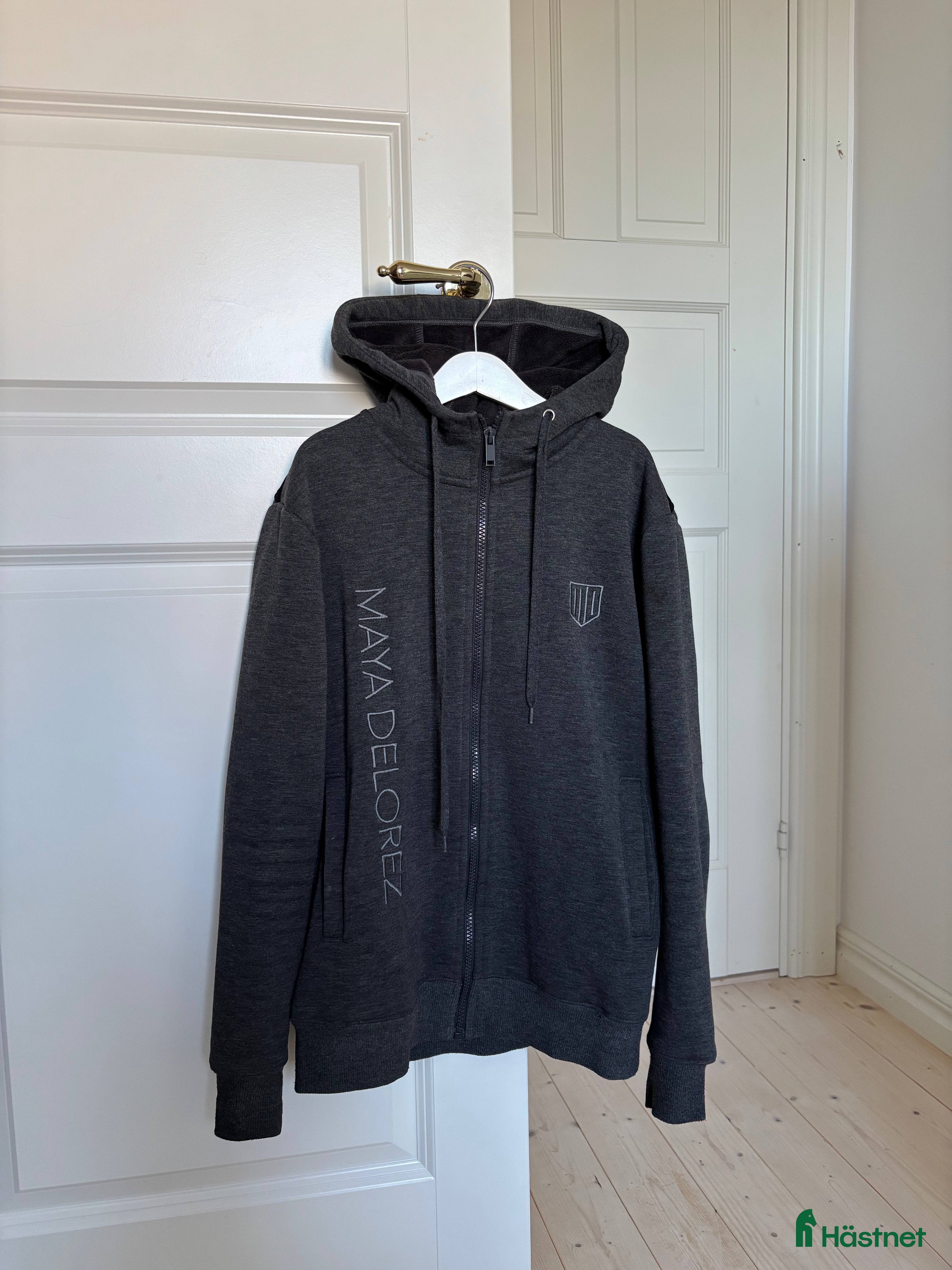 Ridbyxor ryttarutrustning till salu: Maya delorez kläder i Varberg - Annons 21