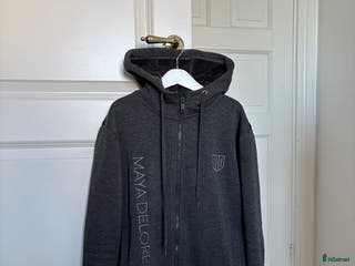 Ridbyxor ryttarutrustning till salu: Maya delorez kläder i Varberg - Annons 21