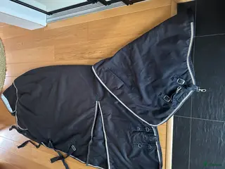 Täcken hästutrustning Vintertäcke avtagbar hals 400g i Perstorp - Annons 21