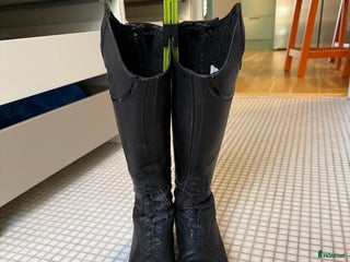 Ridstövlar ryttarutrustning till salu: Mountain Horse Souvereign Young ridstövlar i Ekerö - Annons 3