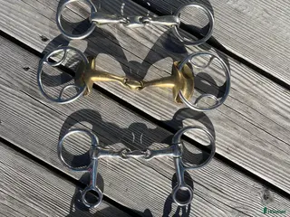 Bett hästutrustning till salu: Diverse bett i Tävelsås - Annons 3