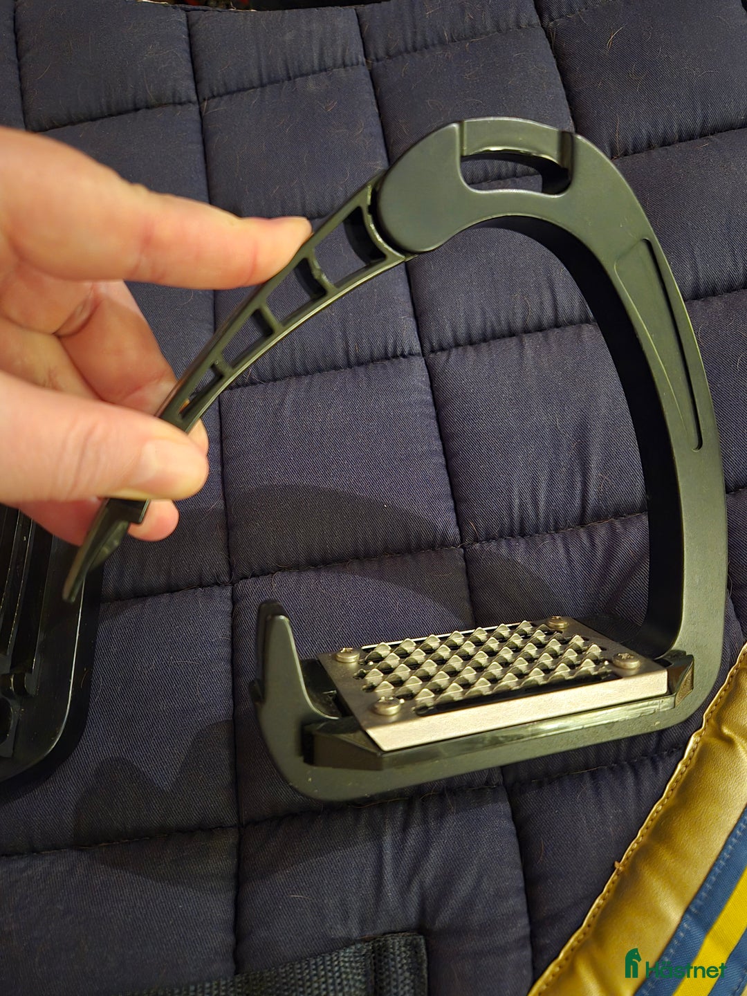 Stigbyglar hästutrustning till salu: Acavallo säkerhetsstigbyglar i Ullånger - Annons 3