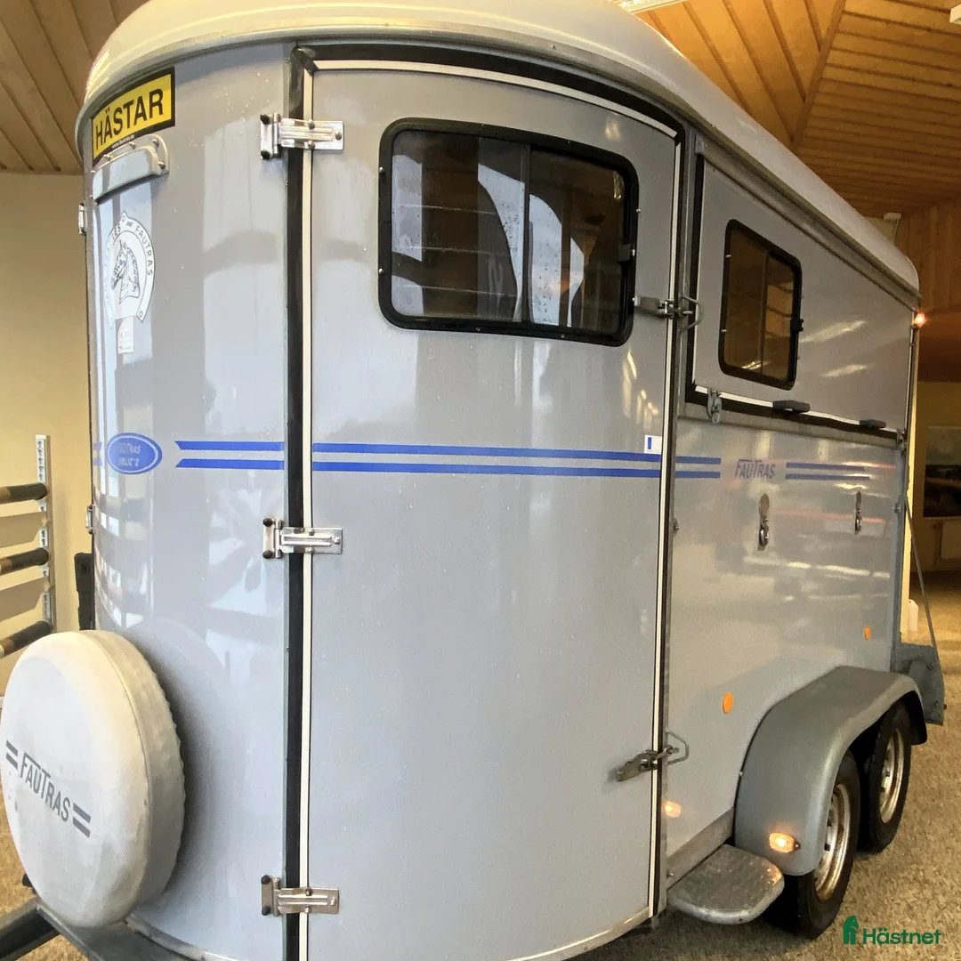 Hästtransporter  fordon & transport till salu: Lasta diagonalt stuterimodell- Fautras Oblic+2-18 i Kvicksund - Annons 3