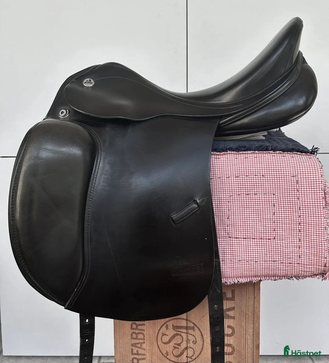 Sadlar hästutrustning till salu: Prestige Lucky Dressage 16/33 säljes/bytes i Mölndal - Annons 1