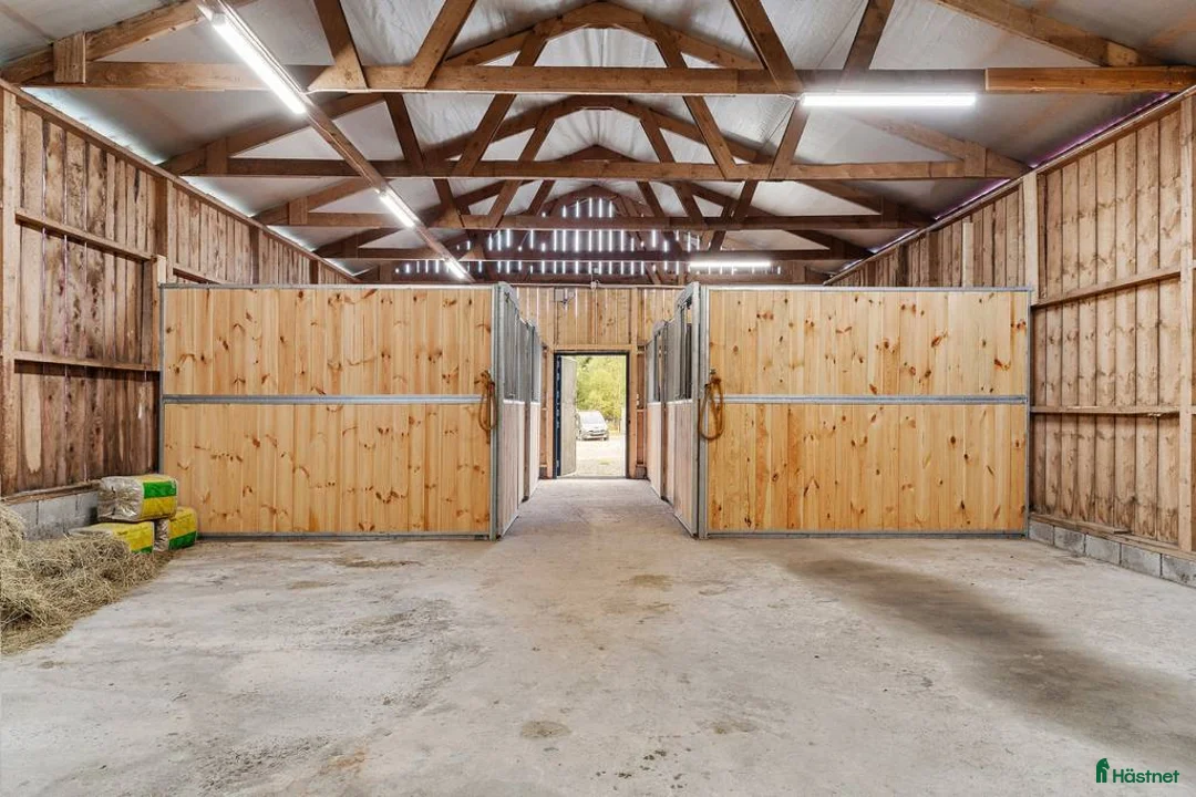  hästgårdar till salu: Hällingsjövägen 1664 i Kungsbacka - Annons 3