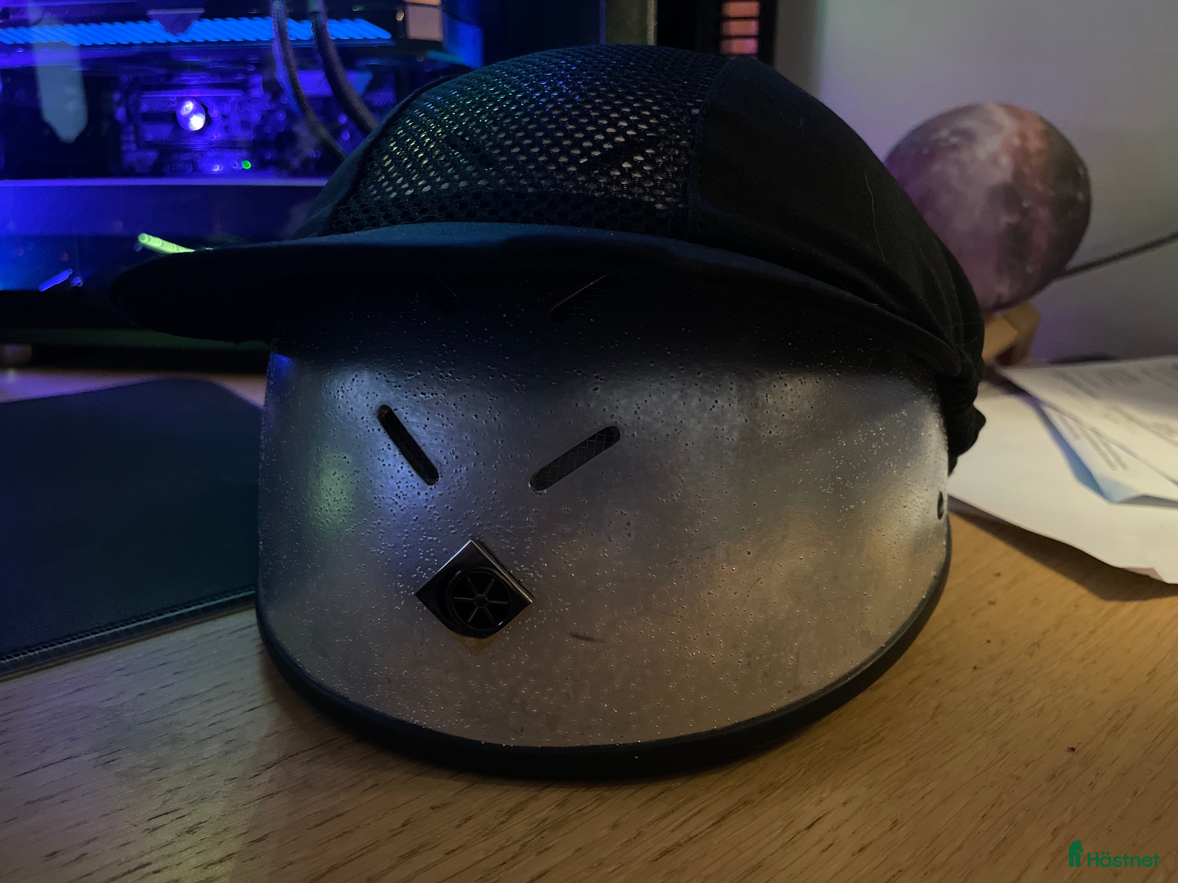 Hjälmar ryttarutrustning till salu: Ridhjälm i Vallberga - Annons 11