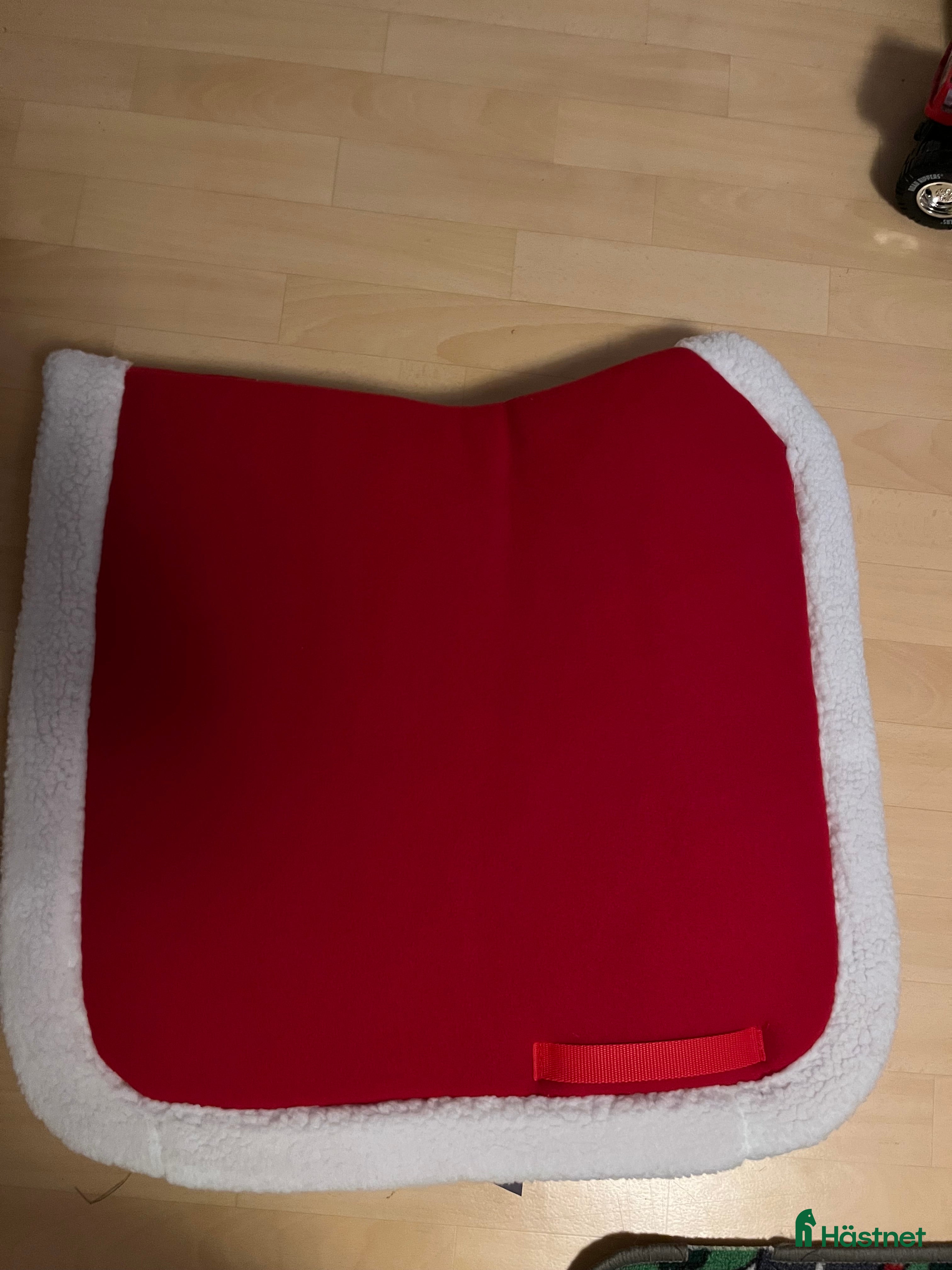 Schabrak & Vojlockar hästutrustning till salu: Julschabrak dressyr - nytt  i Älvsered - Annons 13