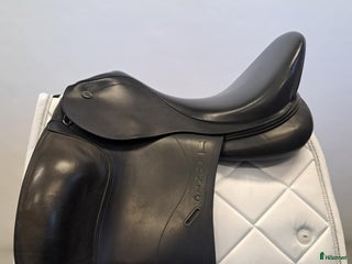 Sadlar hästutrustning till salu: Ikonic dressyrsadel i Färnäs - Annons 13