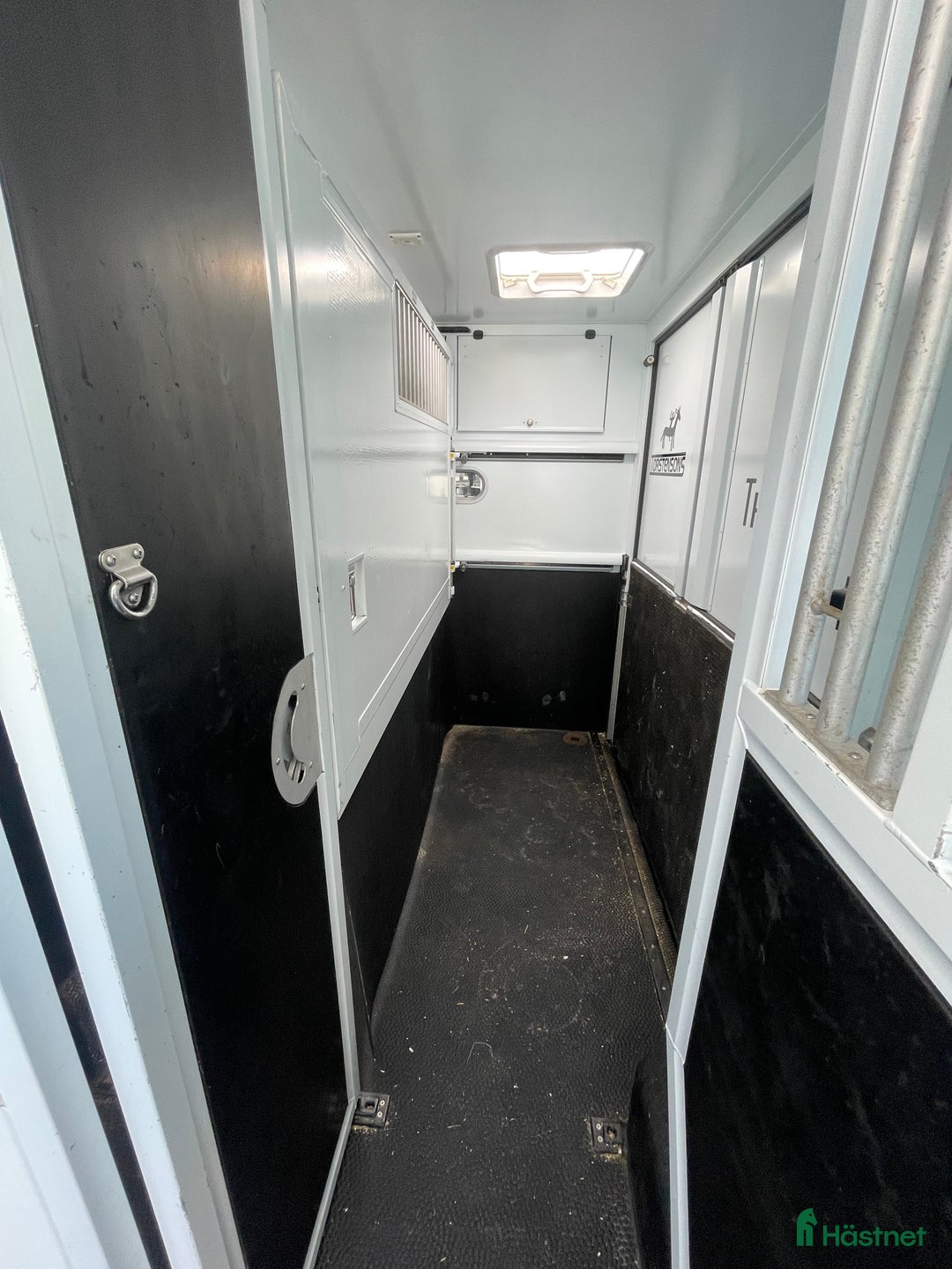 Hästlastbilar  fordon & transport till salu: Hästlastbil Theault låga mil billig skatt stuteri  i Flyinge - Annons 8