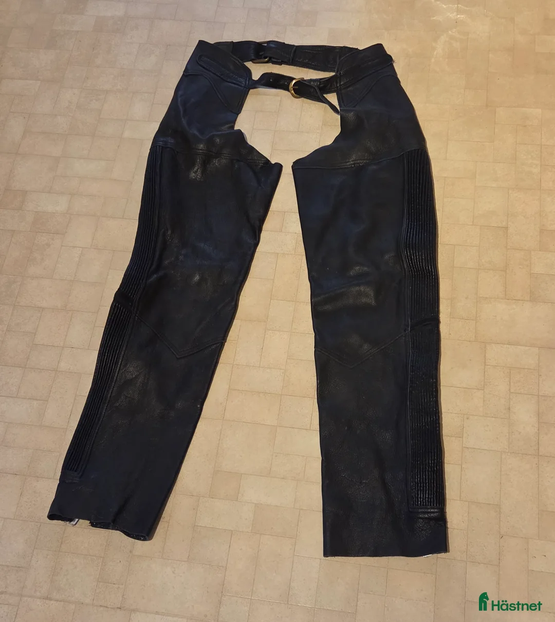Ridbyxor ryttarutrustning till salu: Långa skinnchaps strl M i Hudiksvall - Annons 1