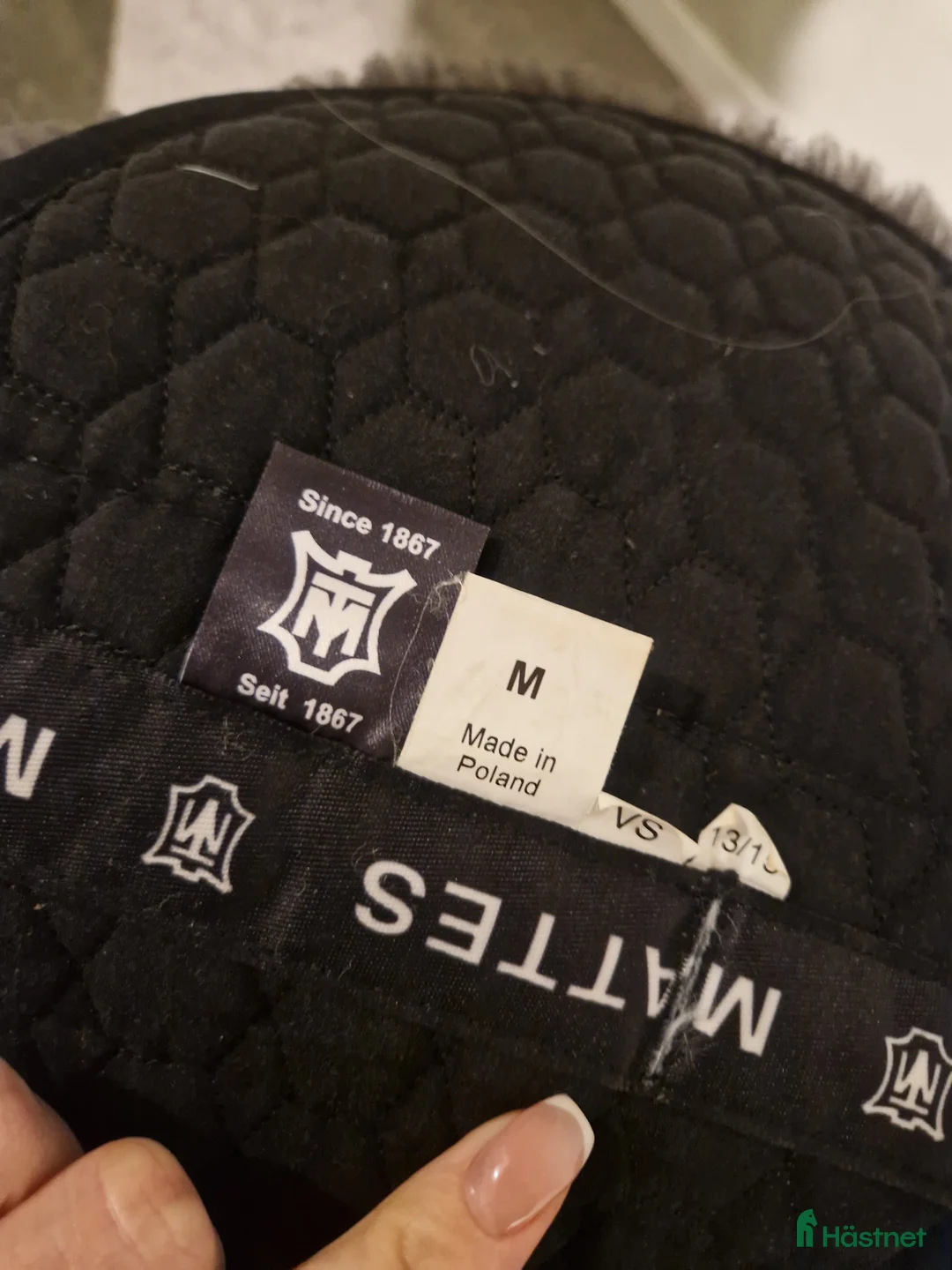 Schabrak & Vojlockar hästutrustning till salu: Mattes fårskinnspad  - Annons 3