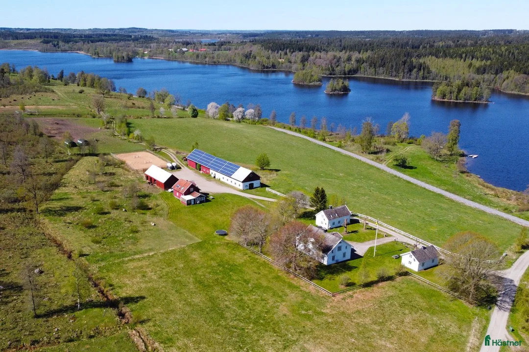 hästgårdar till salu: Gård med strandläge i Dalum - Annons 2