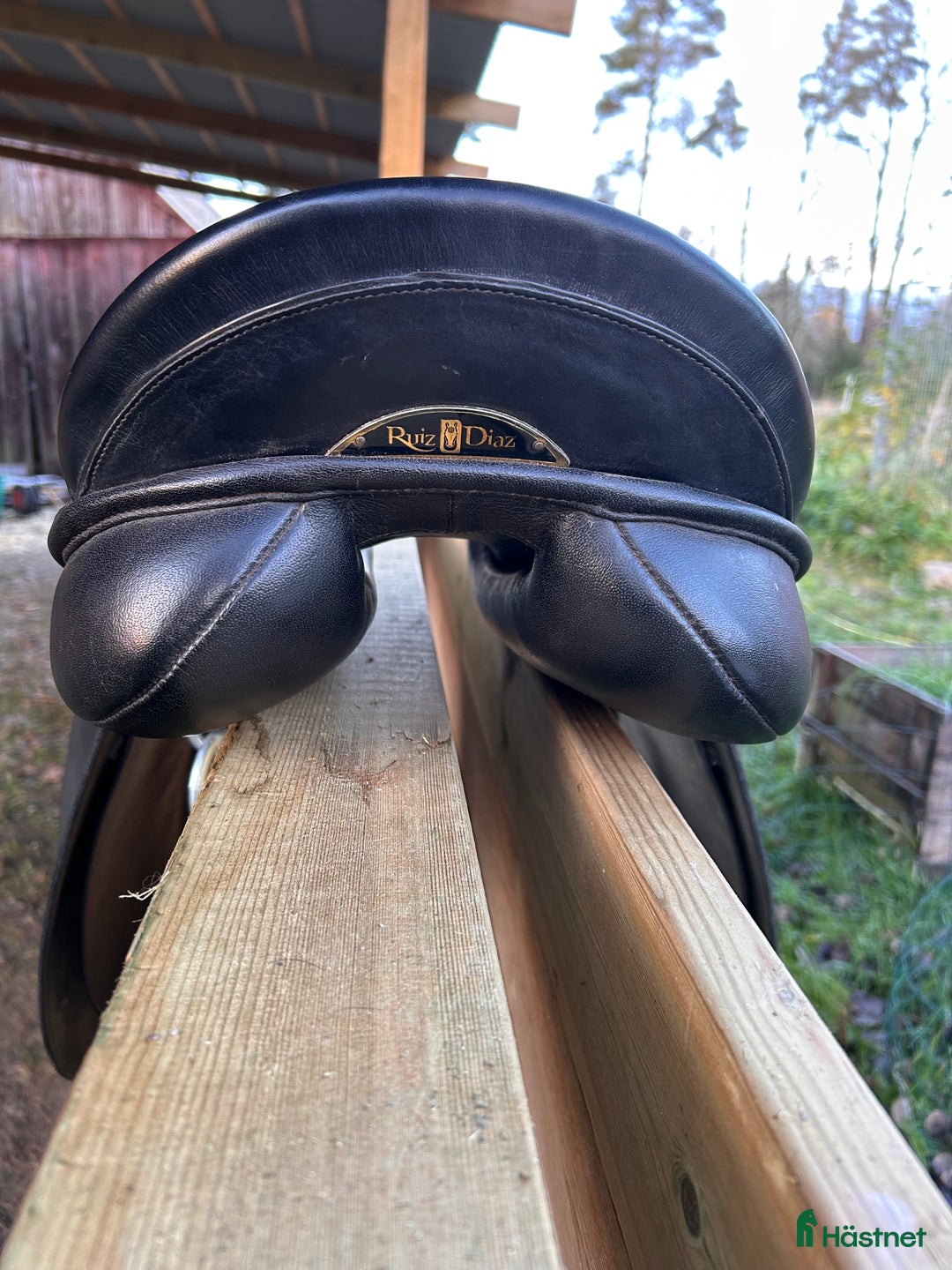 Sadlar hästutrustning till salu: Lippo Vanessa dressyr 17,5  i Alvesta - Annons 3