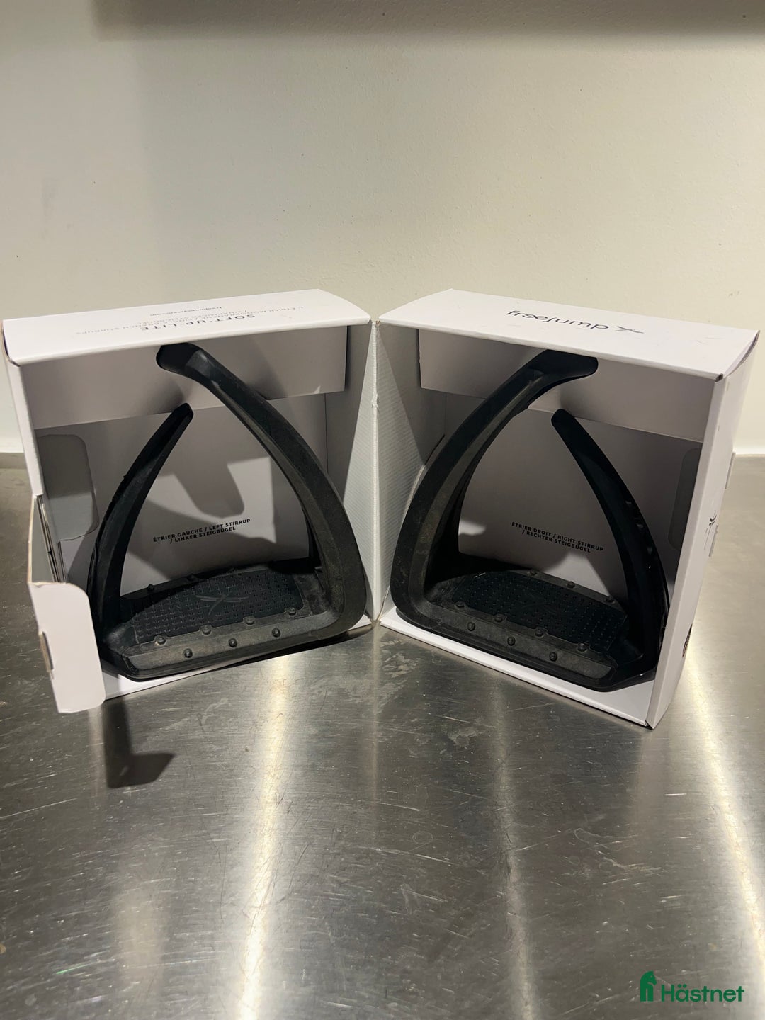 Stigbyglar hästutrustning till salu: Freejump stigbyglar  i Bromma - Annons 2