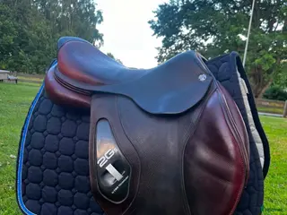 Sadlar hästutrustning Brun hoppsadel storhäst CWD 2G, 17", normal bom - Annons 5