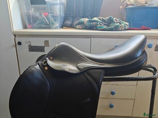Sadlar hästutrustning till salu: Prestige hoppsadel i Norrköping - Annons 23
