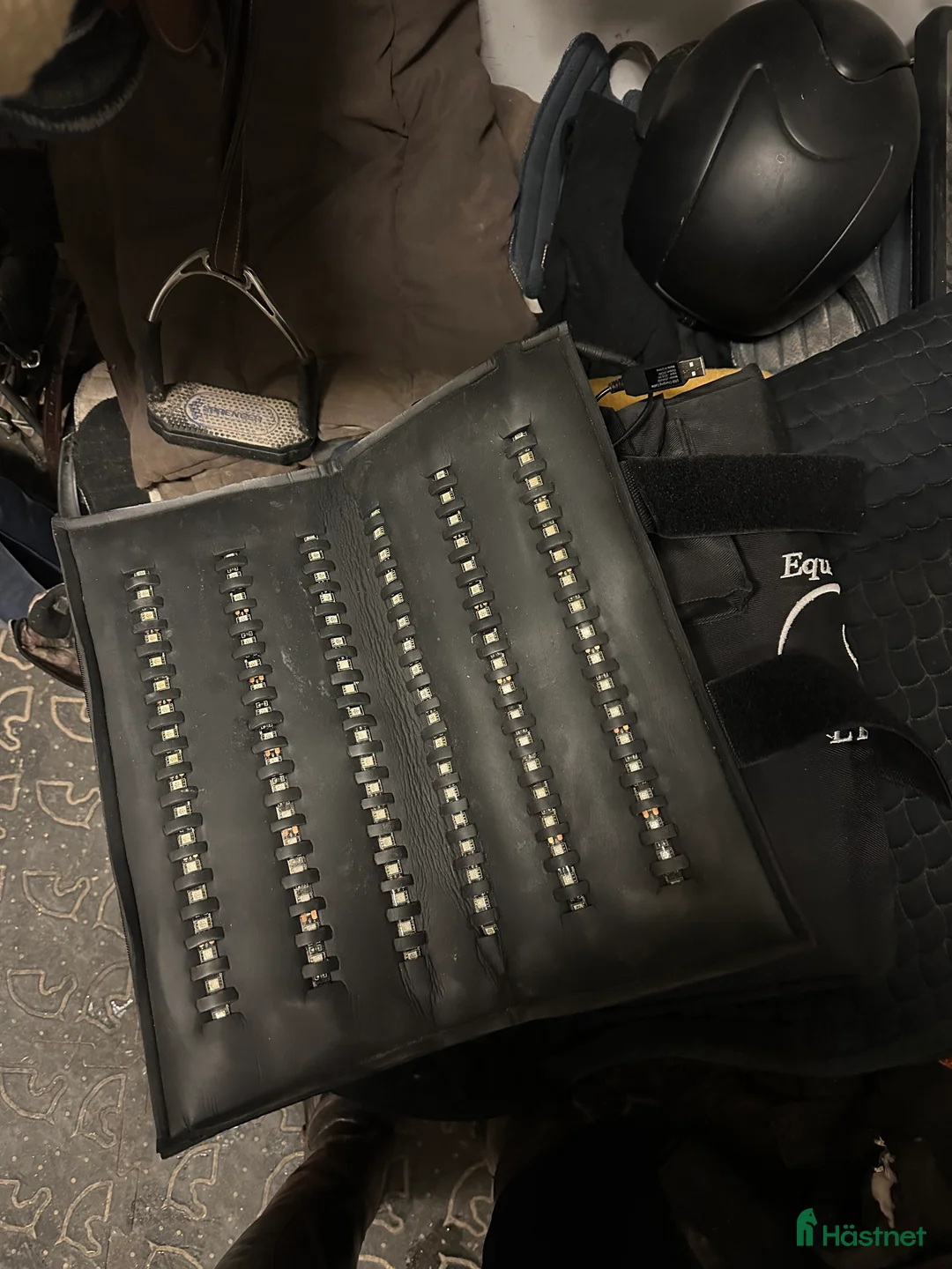 Övrig Hästutrustning hästutrustning till salu: LED pad och LED benskydd  i Frillesås - Annons 8