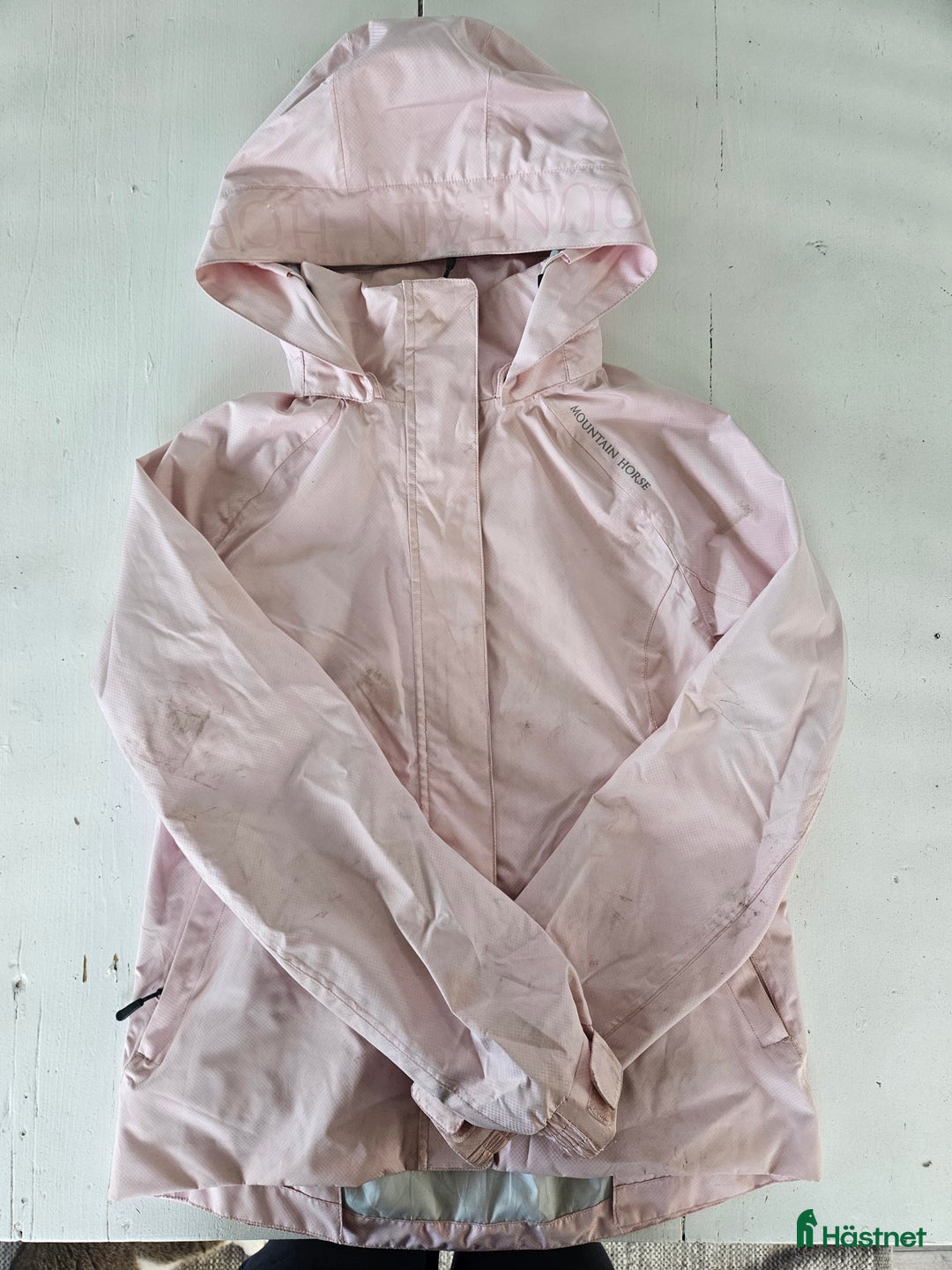 Jackor & Kavajer ryttarutrustning till salu: Rosa Mountain Horse regnjacka i Härnösand - Annons 1