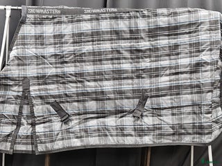 Täcken hästutrustning till salu: Stalltäcke, 155 cm, Showmaster i Gällivare - Annons 8