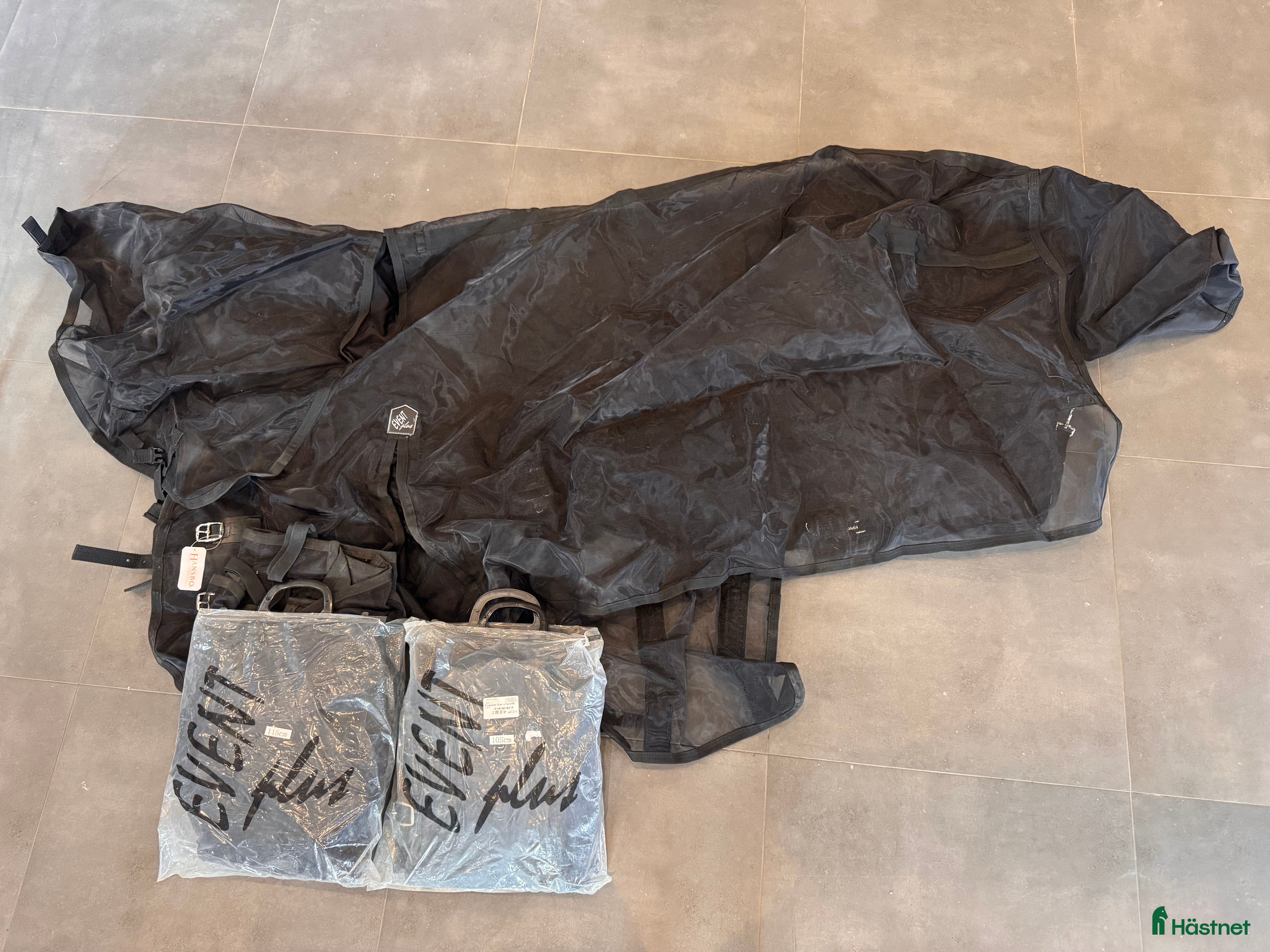 Täcken hästutrustning till salu: Flutäcke strl 105, 115, 135 i Tomelilla - Annons 14