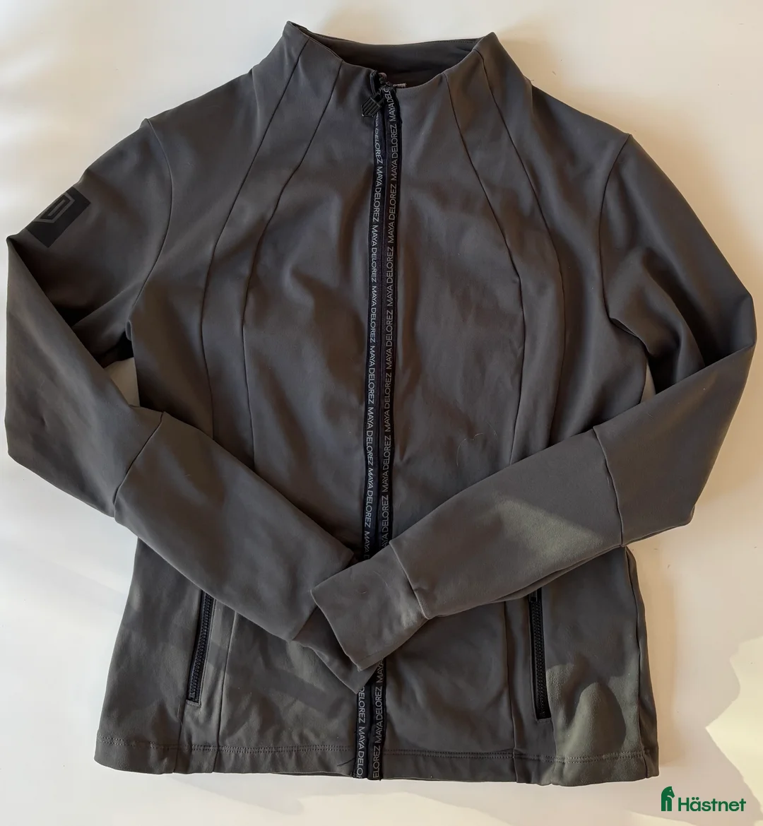 Jackor & Kavajer ryttarutrustning till salu: Maya Delorez jacka/tröja med dragkedja - Annons 3