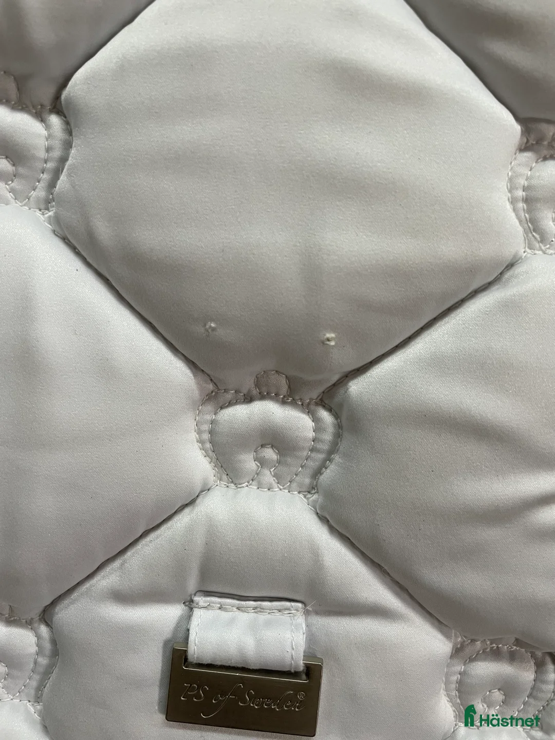 Schabrak & Vojlockar hästutrustning till salu: Vitt ps schabrak i Knivsta - Annons 3