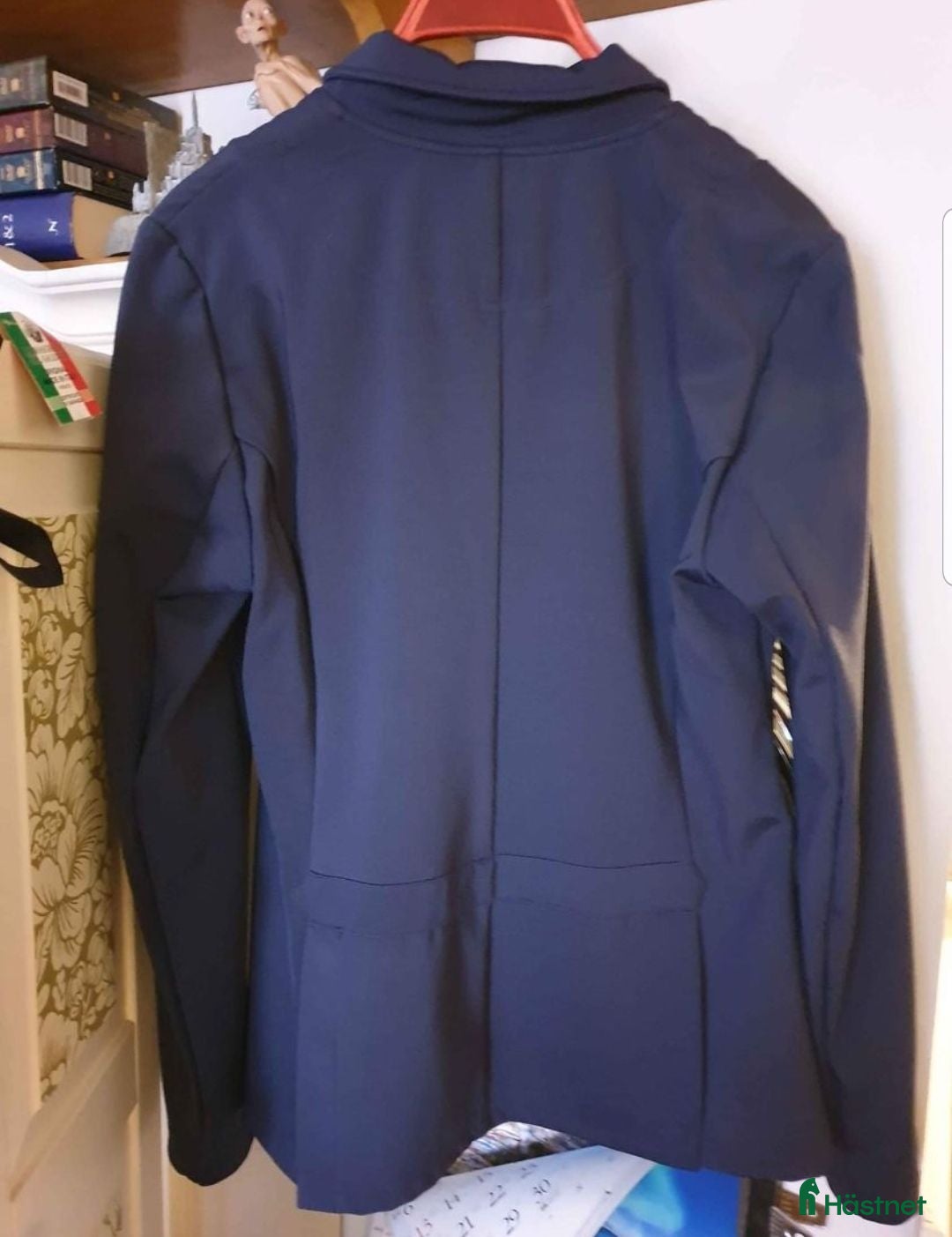 Jackor & Kavajer ryttarutrustning till salu: Horka frakett strl 40 i Timrå - Annons 3