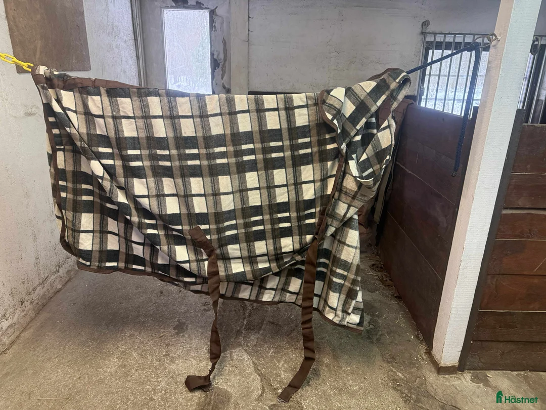 Täcken hästutrustning till salu: Fleece och våfflat täcke - Annons 2