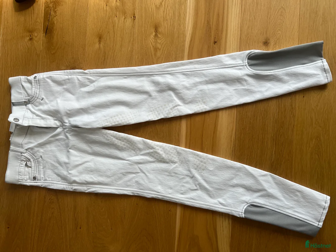 Ridbyxor ryttarutrustning till salu: Vita ridbyxor  i Järna - Annons 1