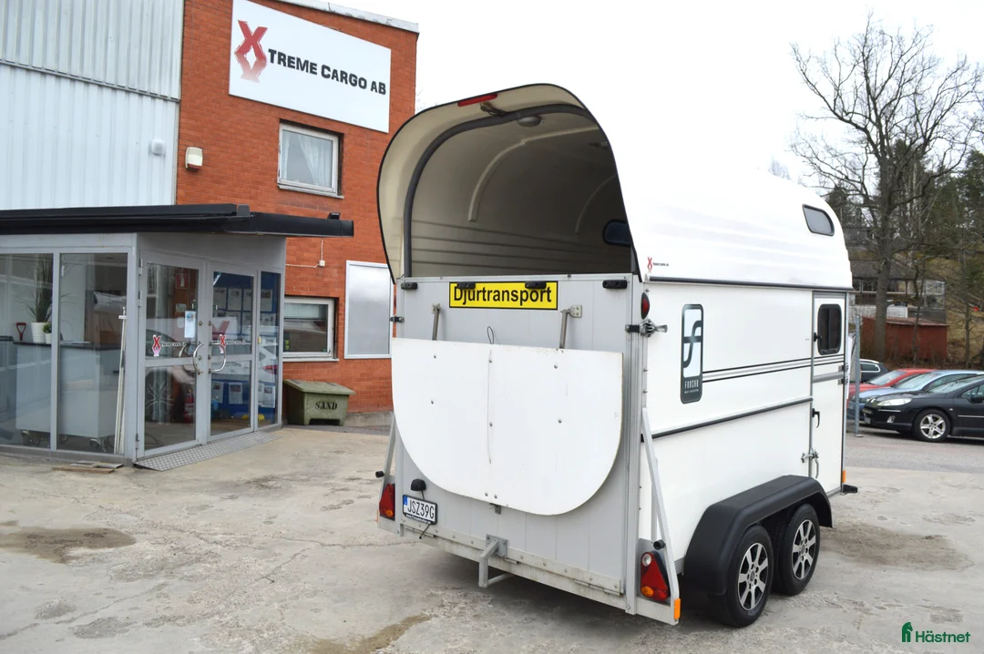 Hästtransporter  fordon & transport till salu: Forzab Futuro 220SEH 2020, Totalvikt 1990 kg - Annons 2