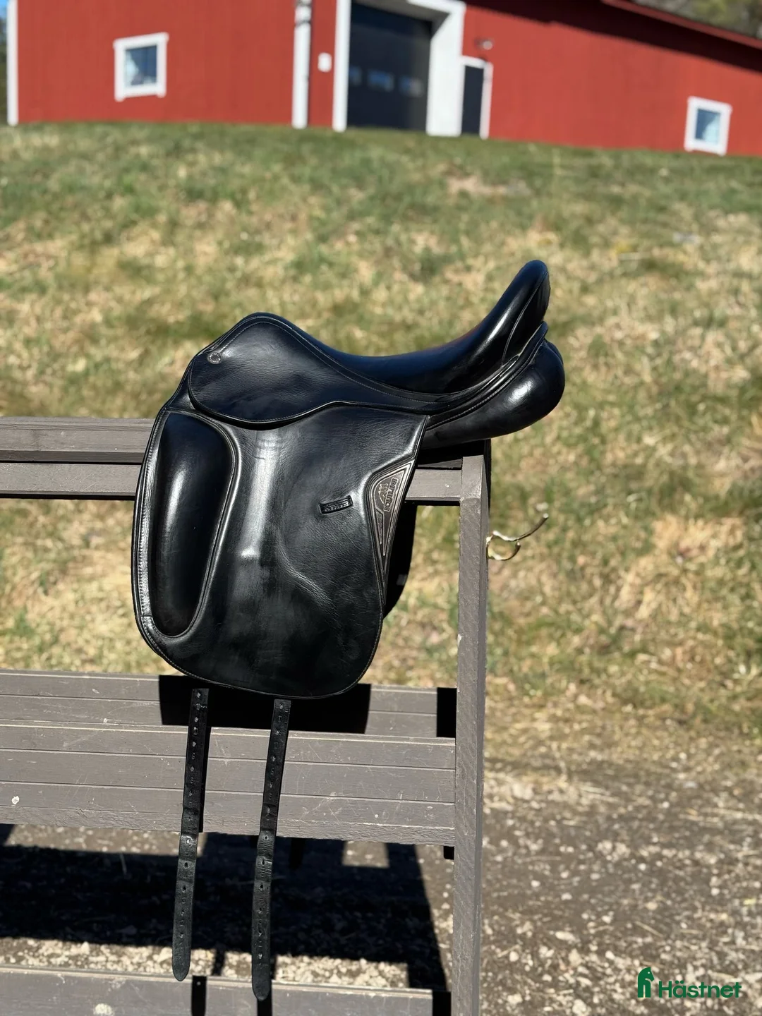 Sadlar hästutrustning till salu: Dressyrsadel Equiline  i Sparreholm - Annons 1