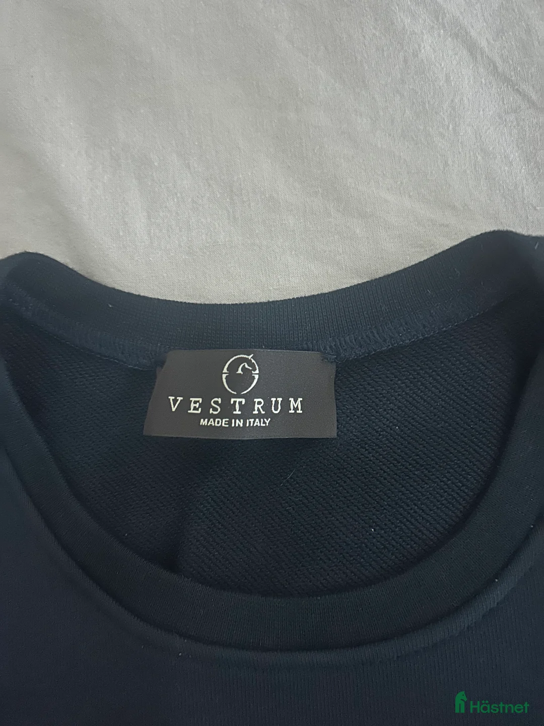 Övrigt Ridkläder ryttarutrustning till salu: Marinblå Vestrum tröja  - Annons 3