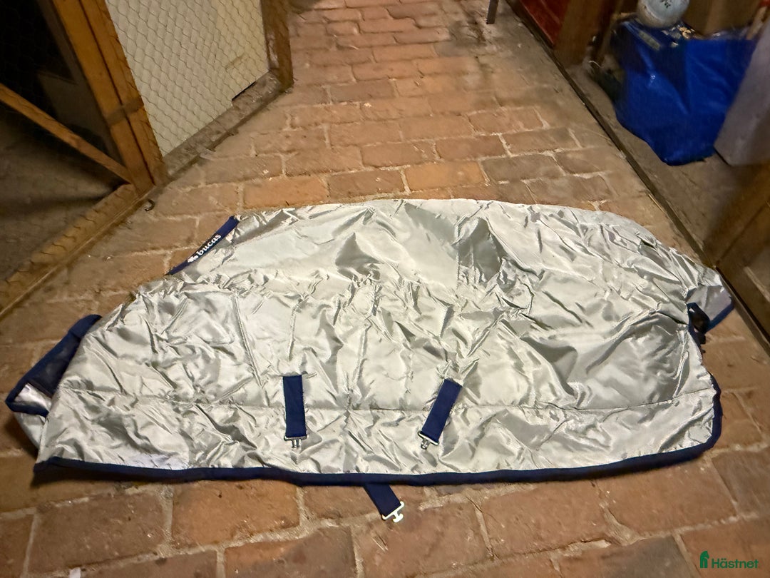 Täcken hästutrustning till salu: Bucas vintertäcke i Stockholm - Annons 2