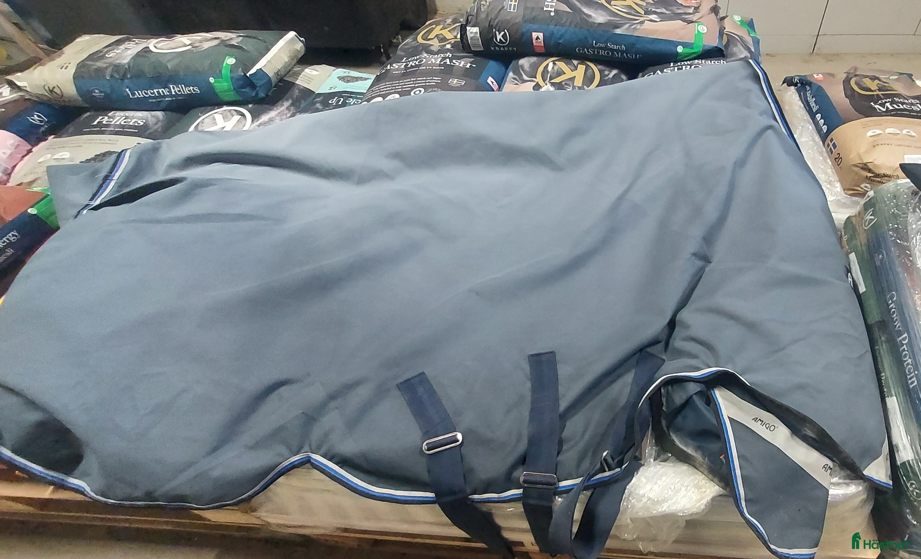 Täcken hästutrustning till salu: Horseware Amigo i Ekerö - Annons 6