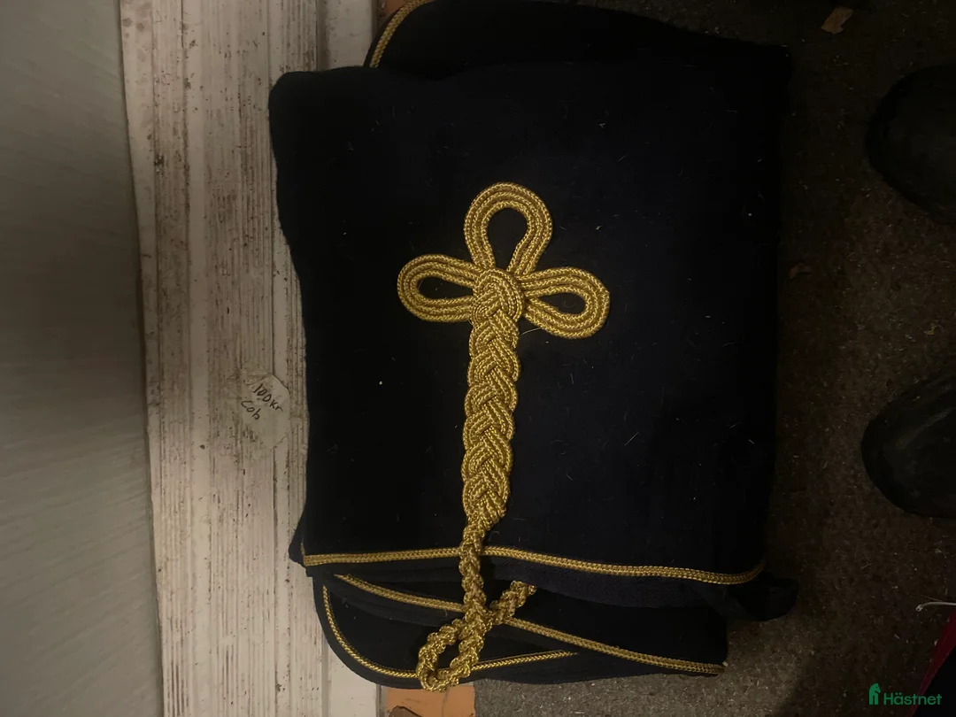 Täcken hästutrustning till salu: Nästan helt oanvänt ullländtäcke!! - Annons 1