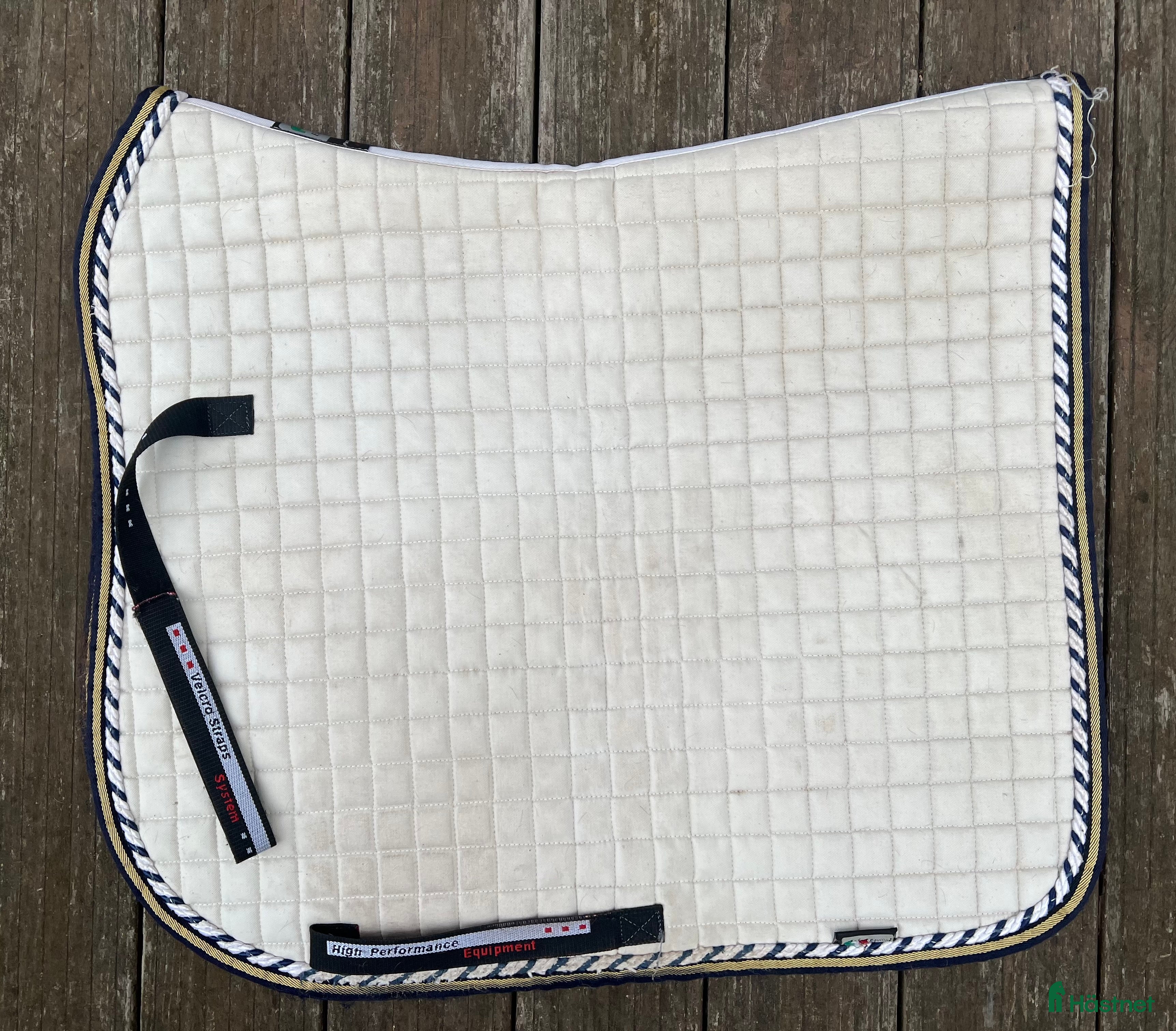 Schabrak &amp; Vojlockar hästutrustning till salu: Vitt Equiline dressyrschabrak  i Vallentuna - Annons 15