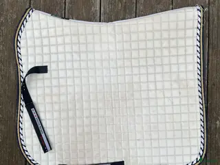 Schabrak & Vojlockar hästutrustning Vitt Equiline dressyrschabrak i Vallentuna - Annons 2