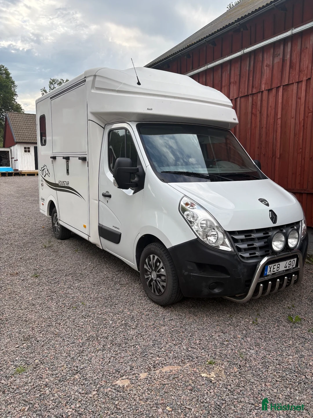 Hästlastbilar  fordon & transport till salu: Renault hästlastbil Equistar Alfab vit i Klippan - Annons 1