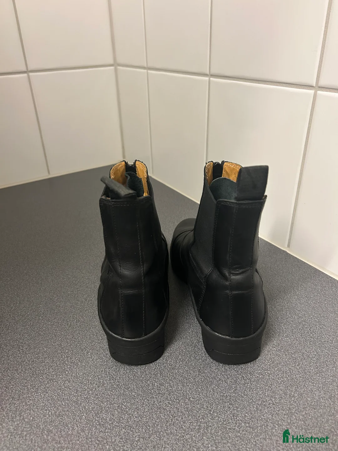 Ridstövlar ryttarutrustning till salu: Ridskor säljes strl 38 i Kungälv - Annons 3