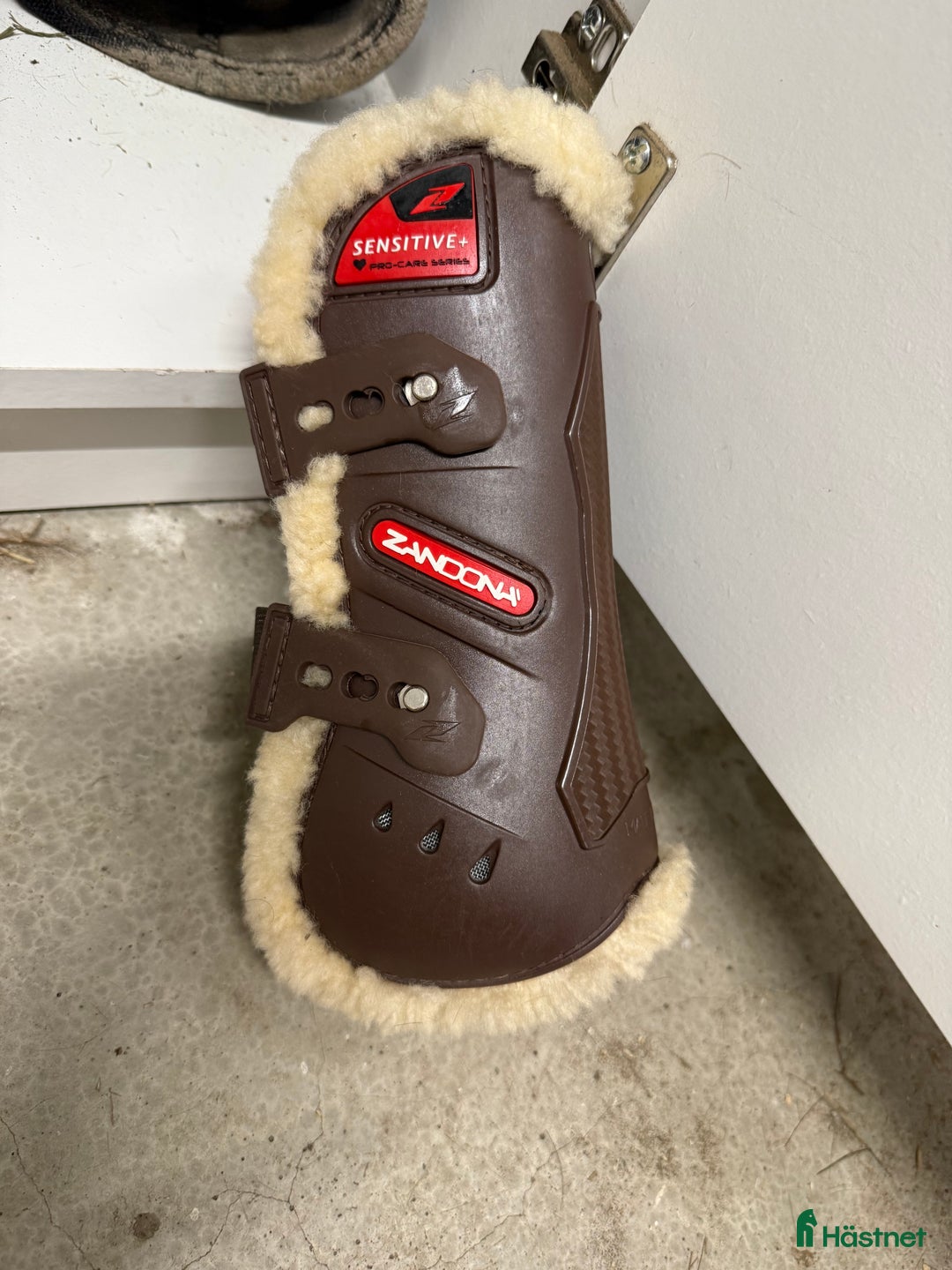 Benskydd hästutrustning till salu: Zandona Fluffskydd i Edsbruk - Annons 2