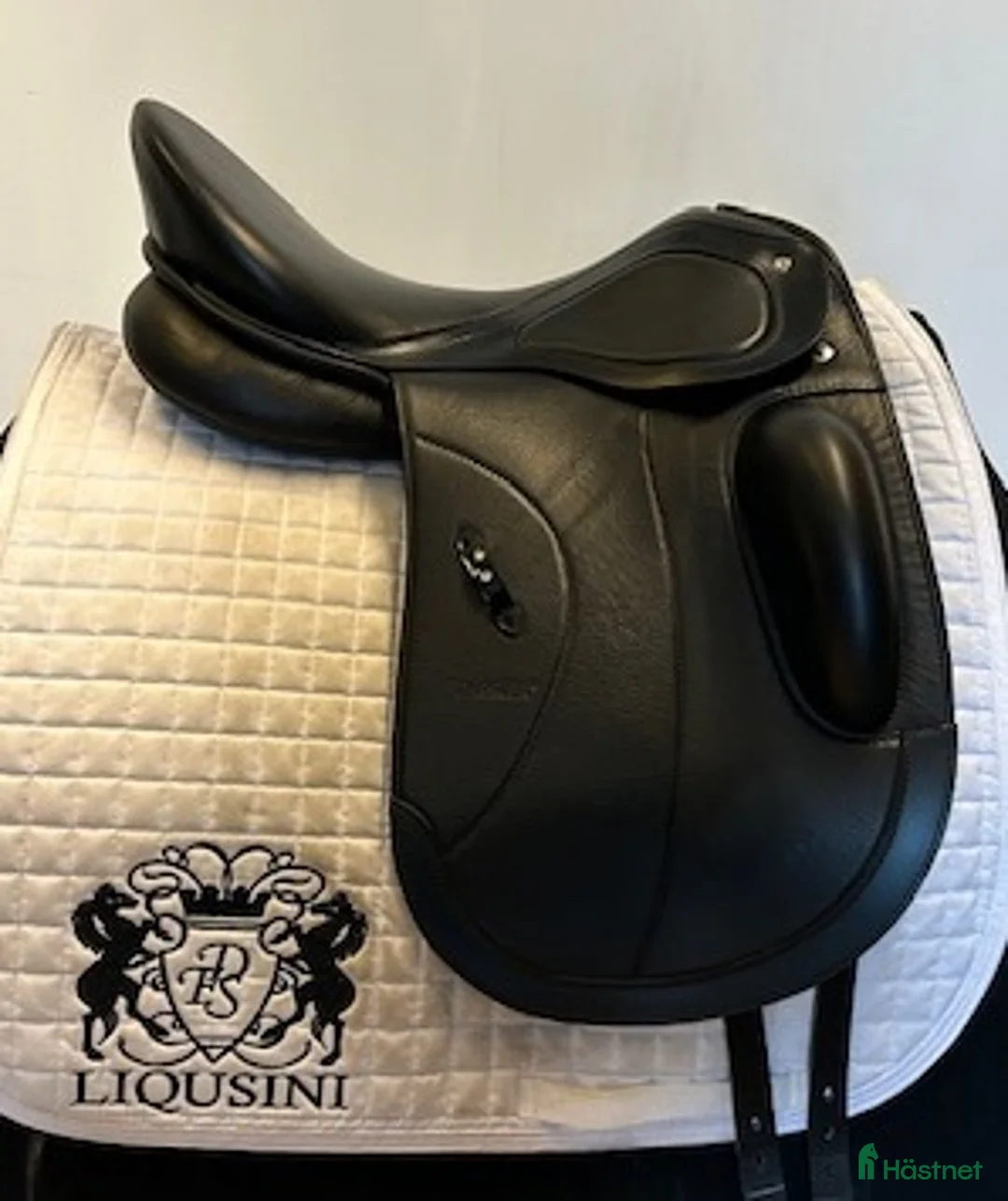 Sadlar hästutrustning till salu: Dressyrsadel Passier Grand Prix Special 17" - Annons 1