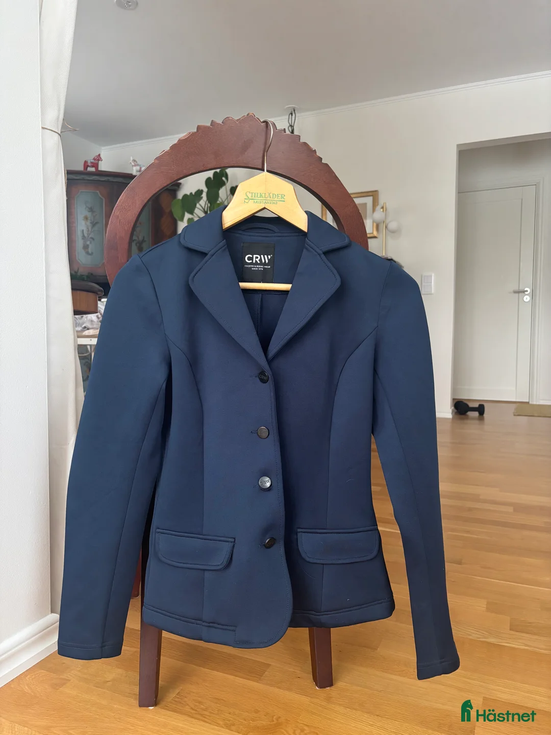 Jackor & Kavajer ryttarutrustning till salu: Säljer CRW blå kavaj i Järna - Annons 1