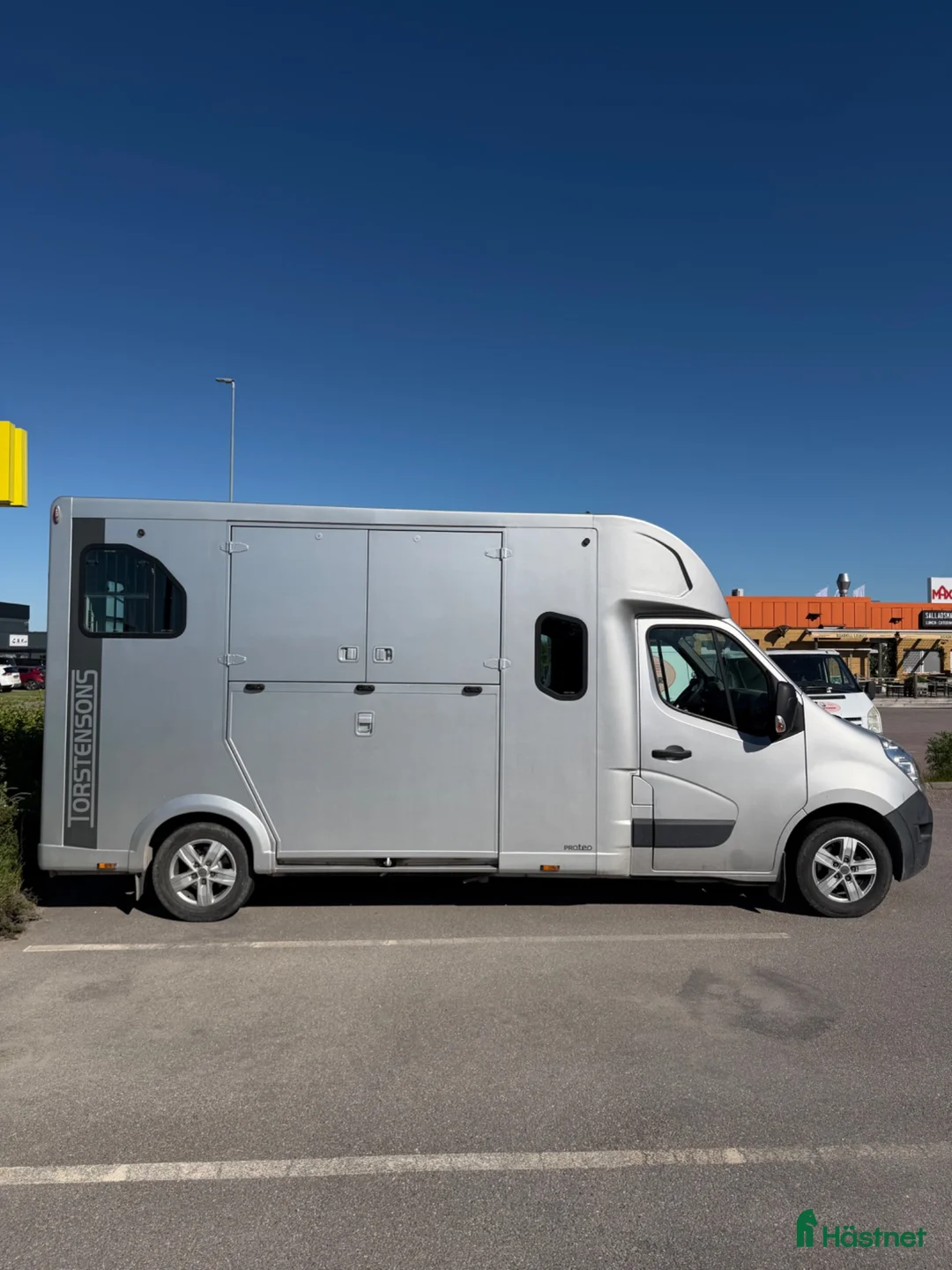 Hästlastbilar  fordon & transport till salu: Hästlastbil låga mil theault proteo 5 - Annons 1