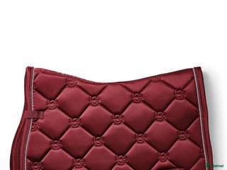 Schabrak & Vojlockar hästutrustning till salu: Vinrött schabrak i Norrtälje - Annons 1