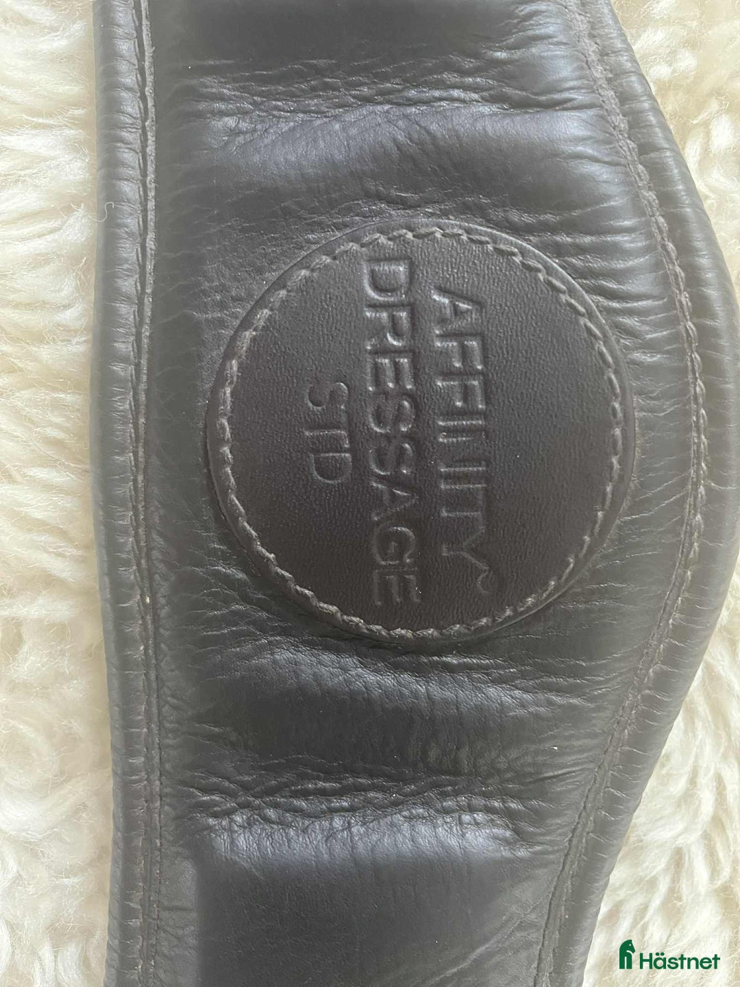 Sadeltillbehör hästutrustning till salu: Brun Dressyrsadelgjord Affinity STD stl 50 i Värmdö - Annons 3