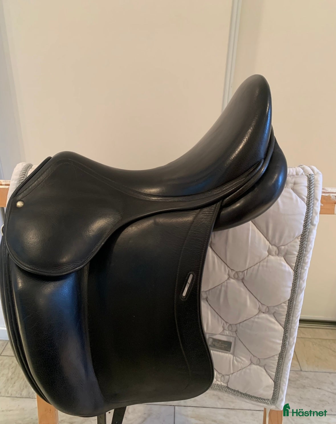 Sadlar hästutrustning till salu: Childeric dressyrsadel säljes  i Eskilstuna - Annons 15