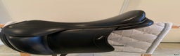 Sadlar hästutrustning till salu: Childeric dressyrsadel säljes  i Eskilstuna - Annons 1