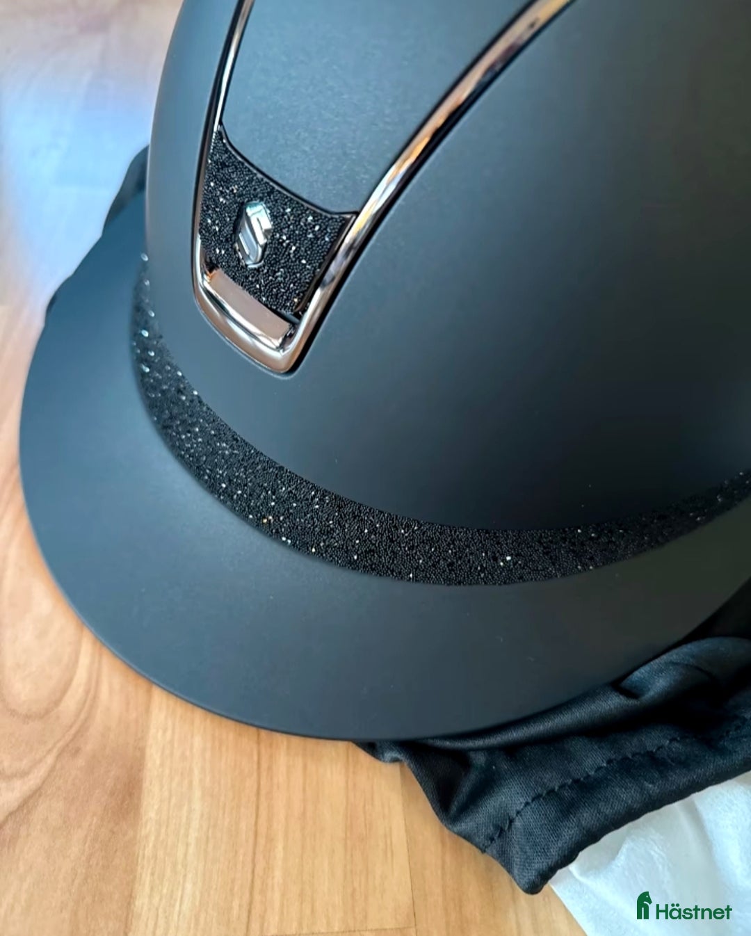 Hjälmar ryttarutrustning till salu: Miss Shield 2.0 Shadowmatt Black i Grängesberg - Annons 3